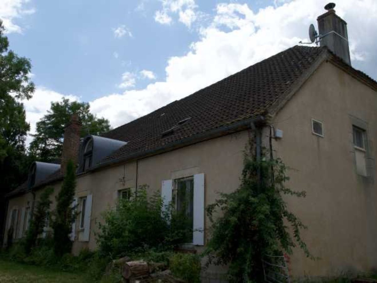 Ferme d’Élevage Bovins laitiers à reprendre à Neuville-lès-Decize – Nièvre (58)